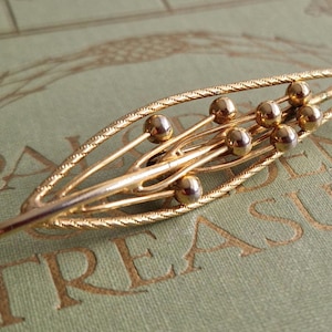 Vintage Gold Leaf Brooch: Elegant Statement Jewelry