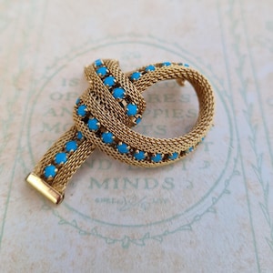 Vintage Gold Mesh Knot Brooch : Mid-Century Costume Jewellery - Turquoise Blue Glass Stone Accents - The Gooseberry Tree