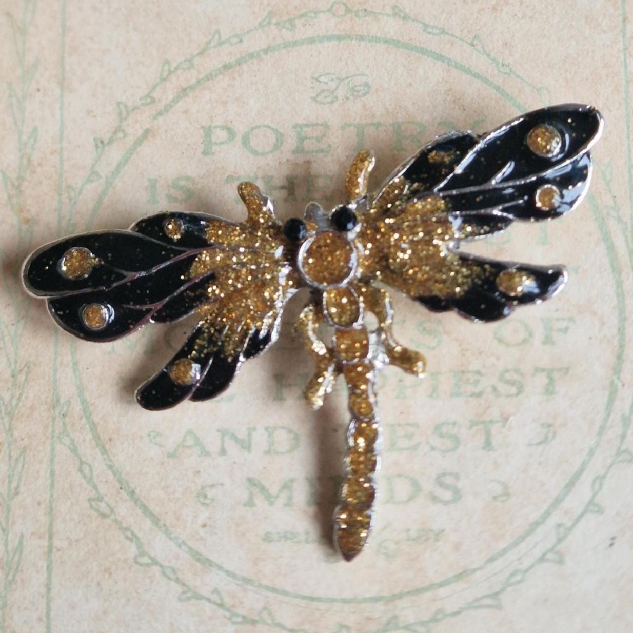 黒と金のトンボのブローチ - グリッターエナメル昆虫ピン - Etsy 日本