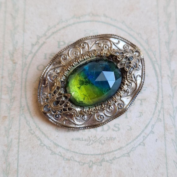 アンティークチェコ製アイリスガラスブローチ - エドワード朝から アンティークチェコ製アイリスガラスブローチ - エドワード朝から