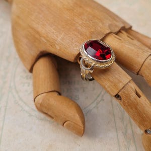 Vintage Red Glass Stone Ring: Retro Costume Jewellery – Bold Statement Cocktail Ring – The Gooseberry Tree
