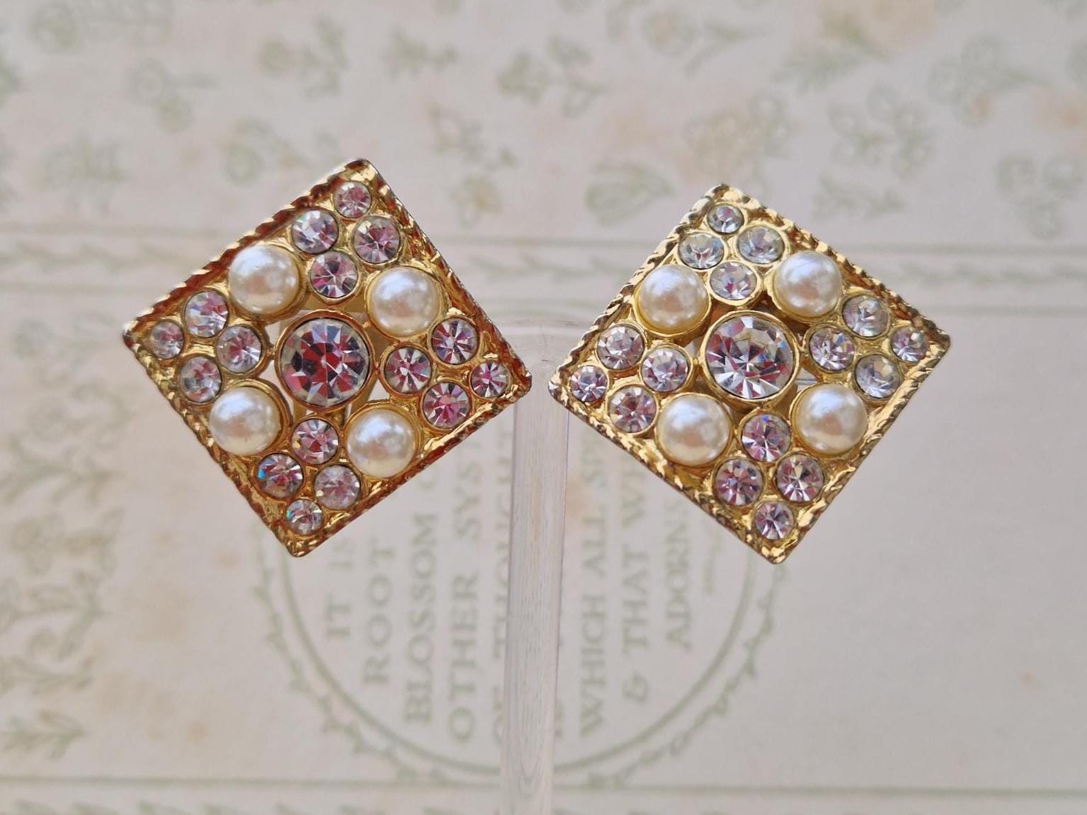 Boucles d'oreilles clip en forme de dôme de fausses perles, ton doré vintage des années 80 classique en strass - France