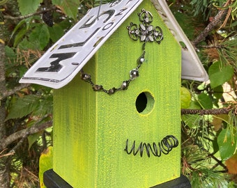 Handmade license plate birdhouse 4184