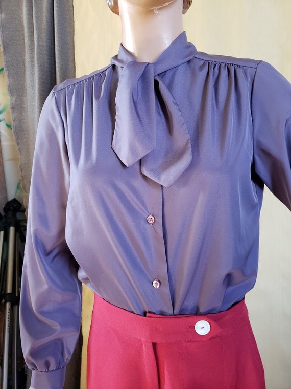 Pretty Vintage Purple Tie Collar Blouse - image 4