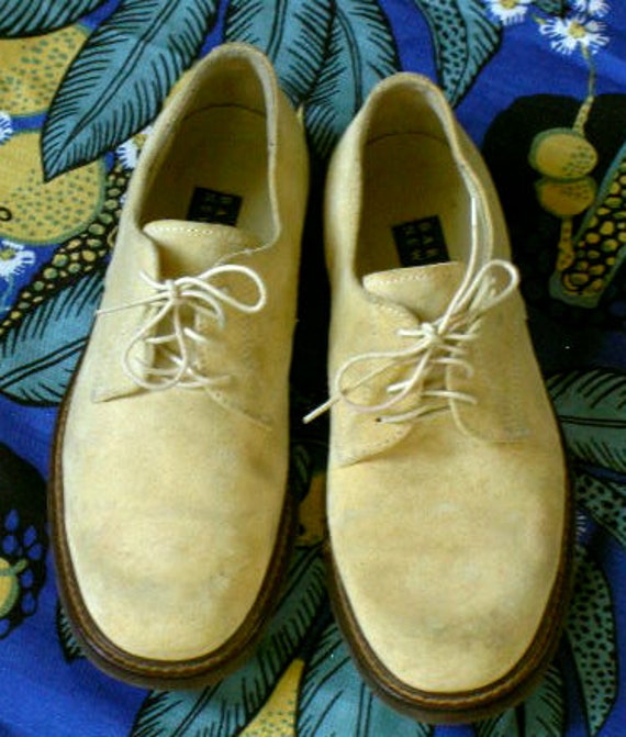 men's white bucks