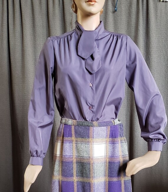 Pretty Vintage Purple Tie Collar Blouse - image 3