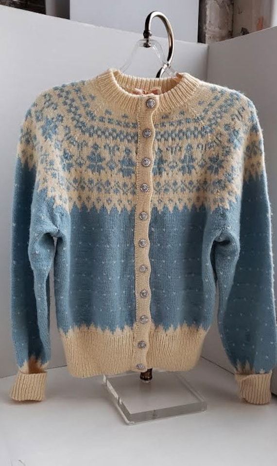 Beautiful Vintage Hand Knit Danish Blue & Ivory Wool Snowflake Pattern Cardigan Beautiful Vintage Hand Knit Danish Blue & Ivory Wool Snowflake Pattern Cardigan