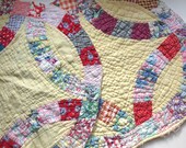 Vintage 1940s Double Wedding Ring Feedsack Quilt Pieces - 2 Lg Pieces for Crafting and Embellishment - Slow Stitching Junk Journaling Too
