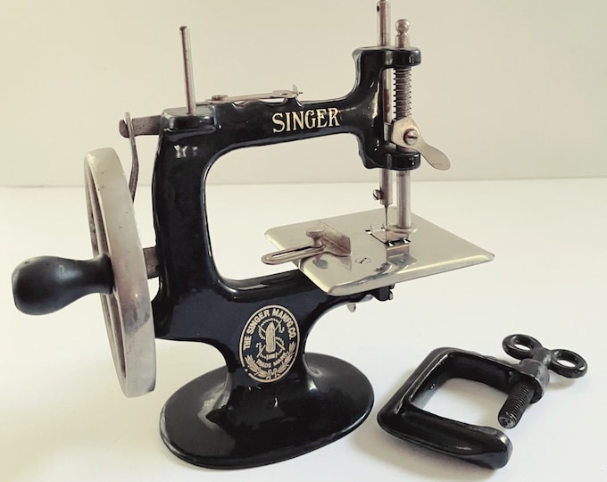 Vintage Childs Singer Sewing Machine Early 1900s Beauty With Clamp