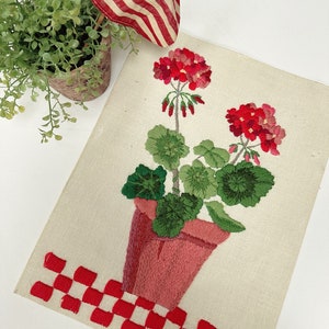 Vintage 70s RED GERANIUMS Crewel - Such a Classic!