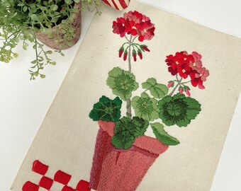 Vintage 70s RED GERANIUMS Crewel - Such a Classic!