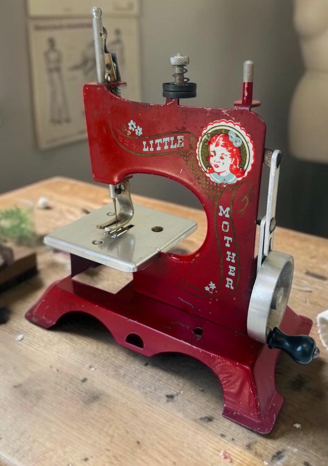 ビンテージ トイミシン リトルマザー 赤 LITTLE MOTHER スチール製 Antique Toy LITTLE MOTHER Red Sewing Machine - Vintage Sewing