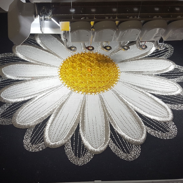 Conception de broderie de fleurs de camomille