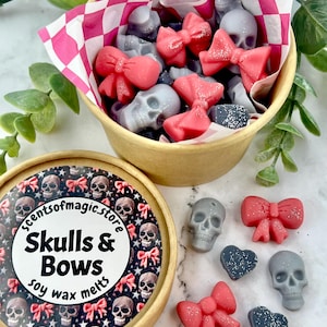 Skulls & Bows Soy Wax Melts | Pick Your Scent | Gothic Wax Melts for Warmer | Unique Girlfriend Gift Under 20 | Cute Home Fragrance Decor