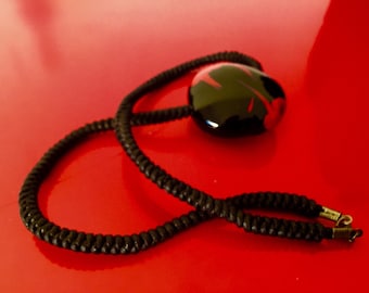 Collier japonais, collier fait main coloré, collier artisanal japonais, collier fait main, acrylique, cuir.