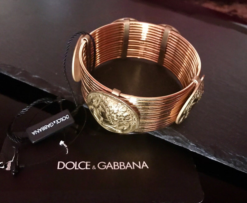 Bracelet jonc Dolce & Gabbana authentique, bracelet de piste Dolce et Gabbana vintage, bracelet à breloques en or pour femme, bracelet à pièces Dolce Gabbanba image 1