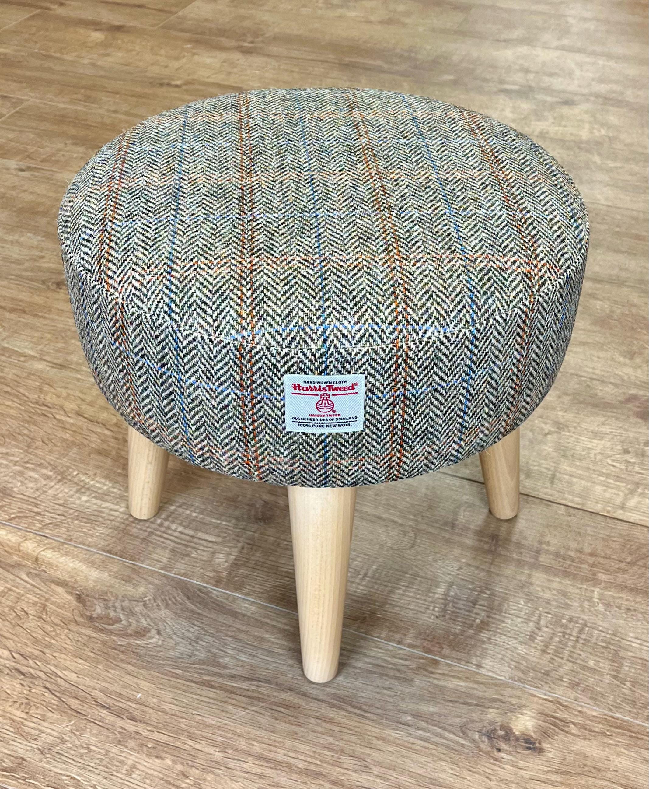 ヘリンボーン柄オーバーチェックハリスツイードフットスツール、ニス