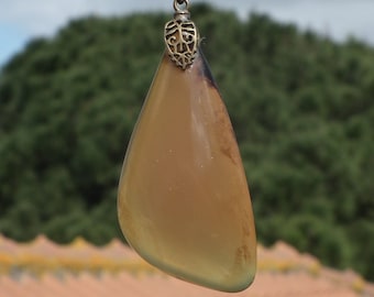 Sumatra amber pendant with bronze bail