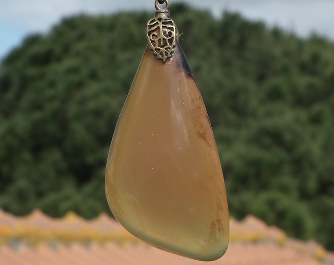 Sumatra amber pendant with bronze bail