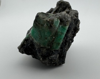 Raw Natural Emerald Crystal Rough Untreated Green Healing Birthstone Loose Stone Specime
