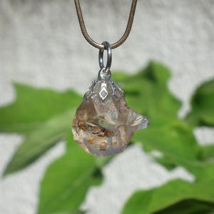 Uv reactive crystal pendant // Petroleum quartz // Terminated quartz