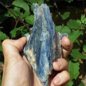raw blue kyanite / large blue kyanite