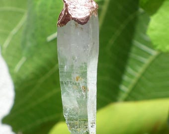 Uv reactive crystal pendant // Petroleum quartz // Terminated quartz