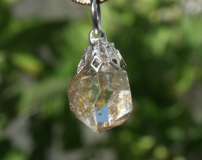 Uv reactive crystal pendant // Petroleum quartz // Terminated quartz