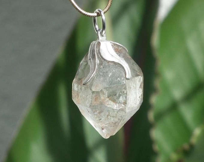 Petroleum quartz pendant // Uv reactive crystal  // golden enhydro