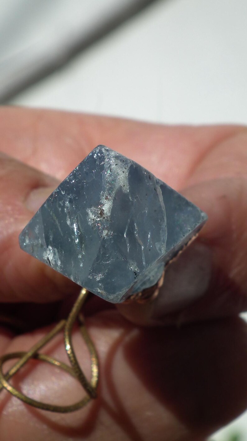 Halskette mit Anhänger aus galvanisiertem blauem Celestit | XXL Statement-Schmuck aus Heilsteinen, handgefertigt Bild 9