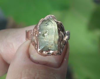 Enhydrokristalring // Uv-reactief kristal // Gouden enhydro // Elektrogevormd koper