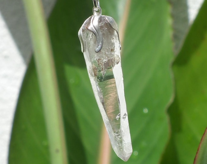 Uv reactive crystal pendant // Petroleum quartz // Terminated quartz