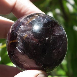 Super Seven Sphere // amethist cacoxeniet // super 7-kristal // melodiesteen