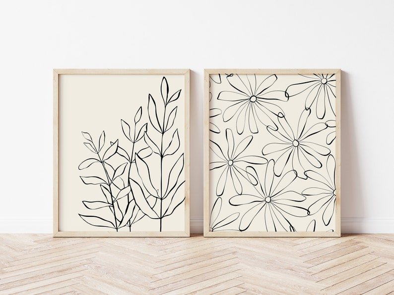 Puede incluir: Dos impresiones enmarcadas en blanco y negro con dise&ntilde;os bot&aacute;nicos. La impresi&oacute;n de la izquierda presenta un grupo de hojas y tallos. La impresi&oacute;n de la derecha presenta un patr&oacute;n repetitivo de flores estilizadas.