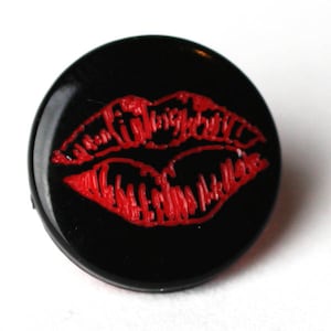 KAM Snaps - Lips Red Two-Toned Engraved Gloss - Plastic Snaps - Plastic Fasteners - Snap Button - Snap Fastener - Custom Buttons - Button