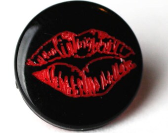 KAM Snaps - Lips Red Two-Toned Engraved Gloss - Plastic Snaps - Plastic Fasteners - Snap Button - Snap Fastener - Custom Buttons - Button