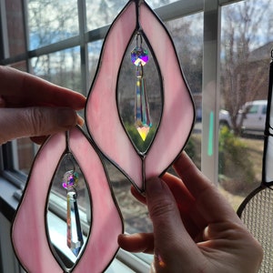Vulva de cristal, algodón de azúcar, atrapasol de vidrio coloreado, Yoni, 6,25 pulgadas × 3,25 pulgadas imagen 5
