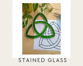 Patrón de vidriera con nudo de la Trinidad, Triquetra, nudo celta