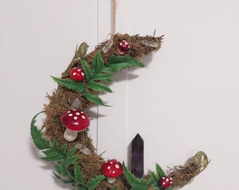 Witchy Mushroom Moon Wreath - Moss, Ferns, Mushrooms and Amethyst Obelisk - Cottagecore - Fairy  - Décor