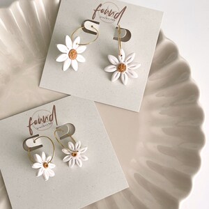 Daisy Hoop Earrings Polymer Clay Earrings, 18k gold hoop, spring flower, garden, white flower image 3