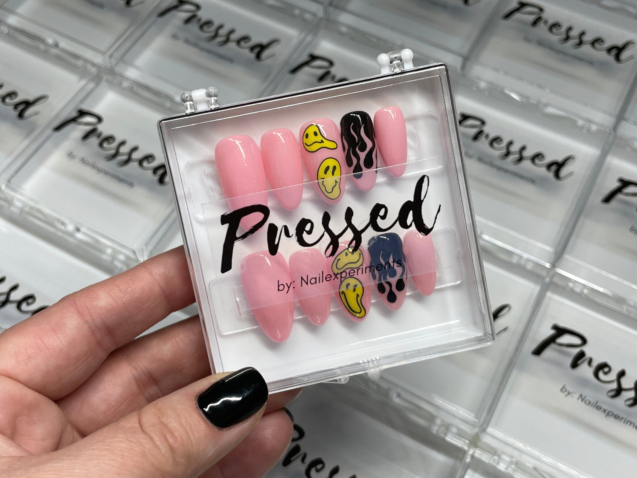 Press On Nail storage idea for all of my Press On Nail enthusiasts. Ta, press on nail