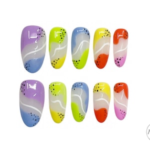 Drücken Sie auf die Nägel, Designerpresse auf die Nägel, Frühlingsnägel, Sommernägel, Neonnägel, abstrakte Nägel, Wirbelnägel