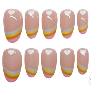 Drücken Sie auf die Nägel, Designerpresse auf die Nägel, falsche Nägel, Regenbogennägel, Herznägel, Sommernägel, Frühlingsnägel, Pridenägel, Nagelkunst