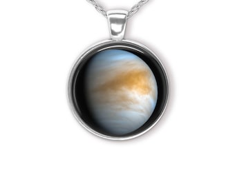 Venus Pendant Necklace