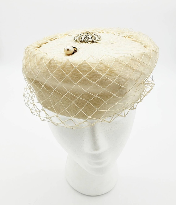 Vintage 60s Pillbox Hat Cream Colored Faux Fur Un… Gem