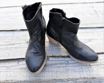 Women's leatherette shoes, women boots, small shoes, ladies boots, cowboy shoes, vintage boots, vintage shoes EU-38, US - 7.5 UK - 5.5