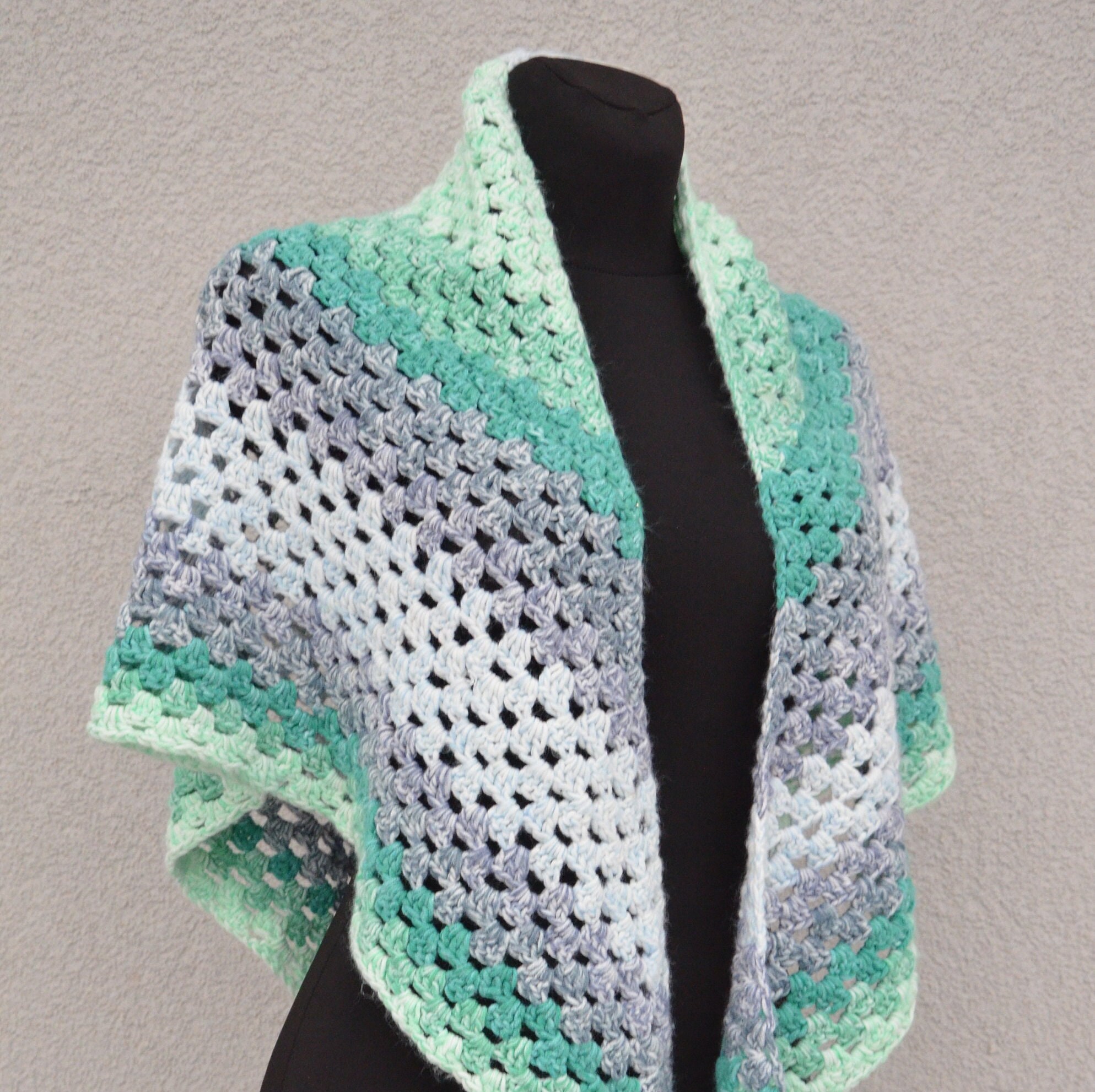 Large colorful granny square pattern triangle scarf, Crocheted shawl, Vintage crochet neck warmer, warm wrap scarf, women's triangle scarf