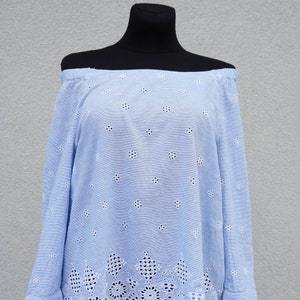 Women&#39;s summer blue striped Large blouse, embroidered cotton blouse, wrinkled cotton shirt, open shoulder blouse, Vintage women top