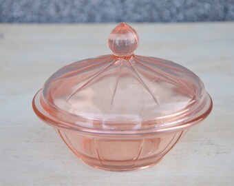 sucrier vintage en verre rose. Bonbonnière en verre rose rétro. Sucrier décoratif en verre. Sucrier avec couvercle. Verre vintage européen