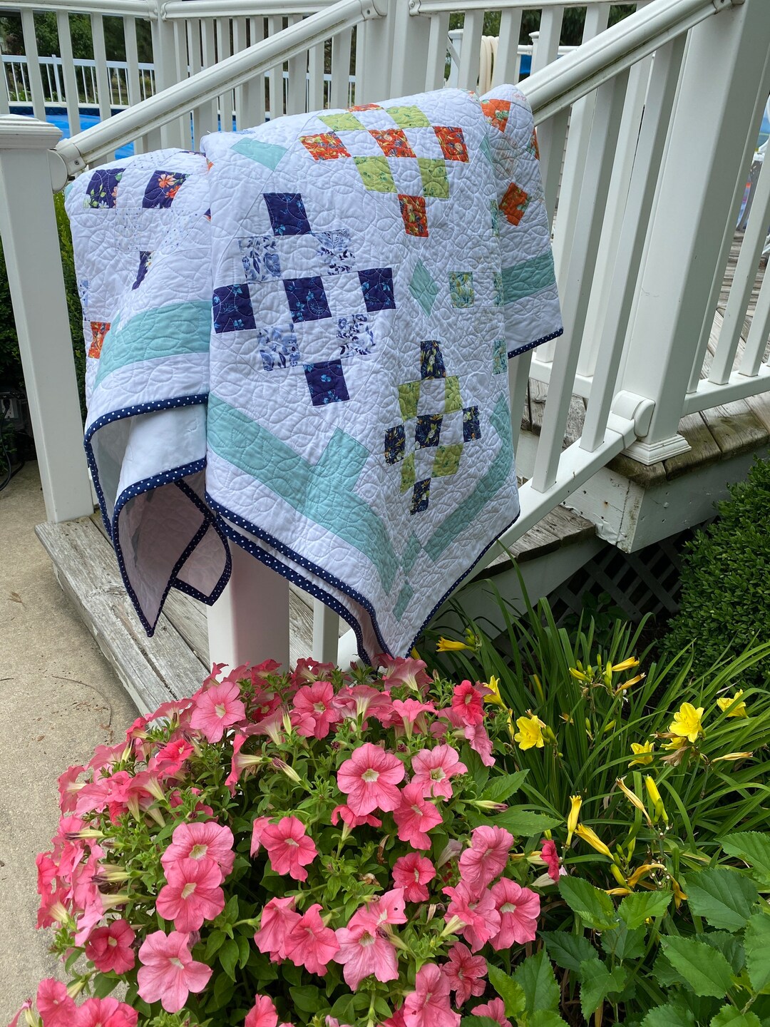 Brightside Quilt Queen Size 76 X 82 Etsy